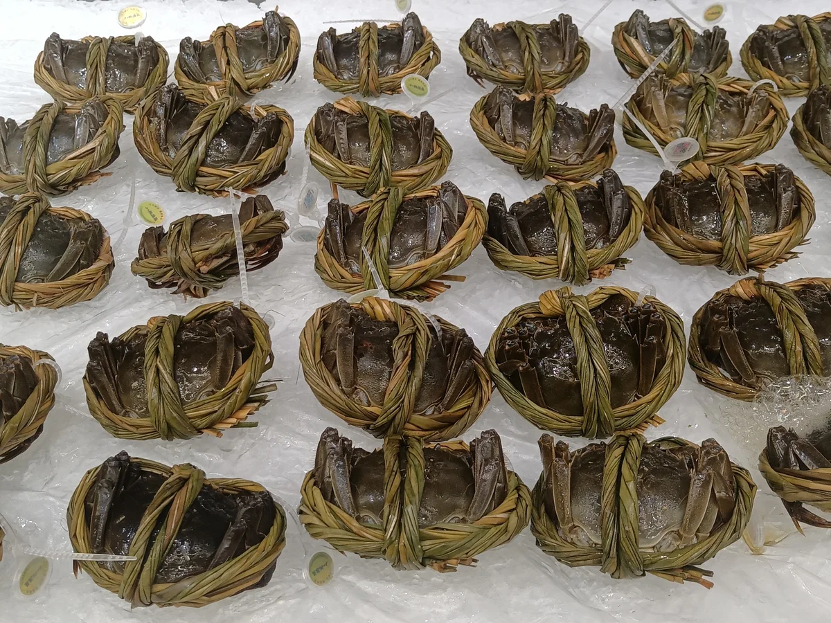 Yangcheng Lake hairy crabs arranged before steaming