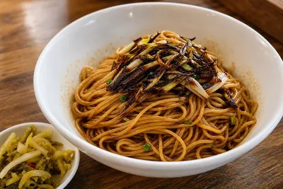 Shanghai Scallion Oil Noodles: Fried Scallion Aroma, Sauce, and Mixing Tips