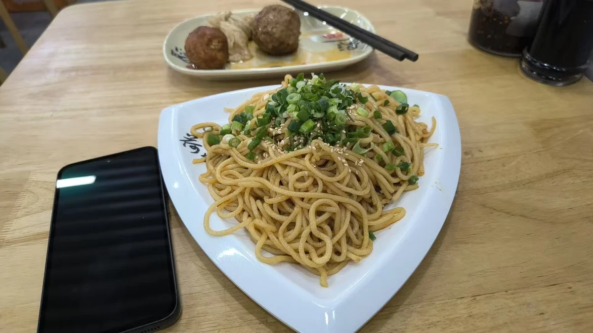 Shanghai scallion oil noodles with chopped scallions and soy seasoning