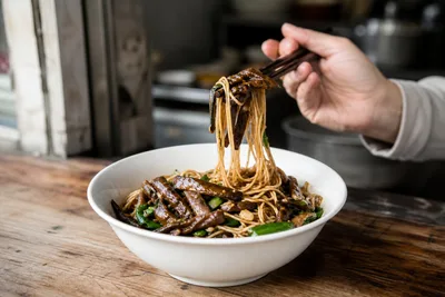 Shanghai Eel Noodles: Shredded Eel, Garlic, Pepper, and How to Order